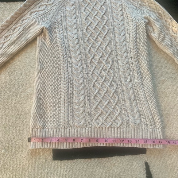 NWT Gap Crewneck Cableknit Sweater Xsmall. Oatmeal. - Picture 4 of 9